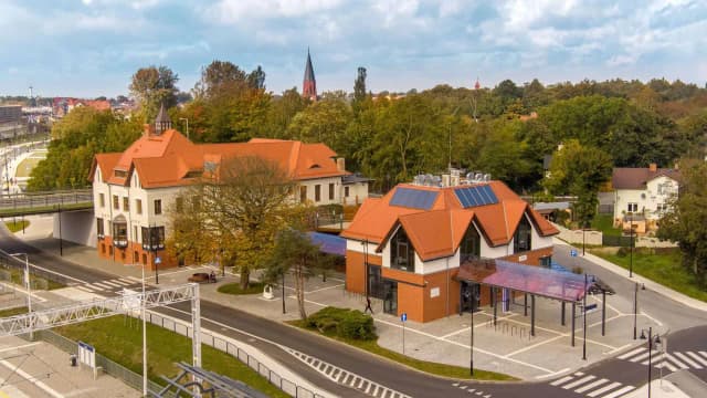 Jak dojechać do Ustki pociągiem? Sprawdź najlepsze połączenia i ceny