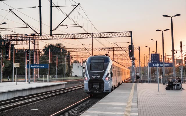 Jak dojechać pociągiem w Polsce? Praktyczne porady i wskazówki