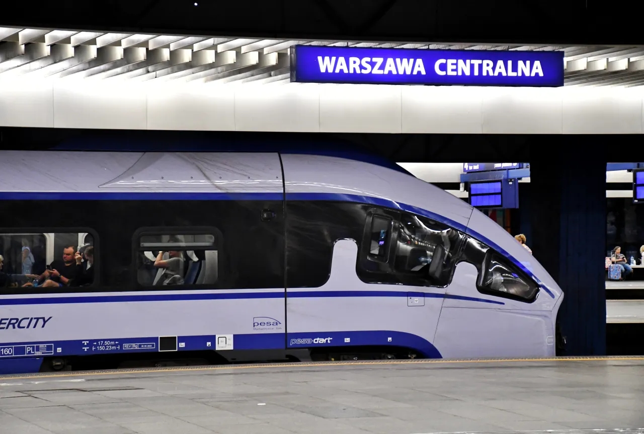 Z jaką prędkością jedzie pociąg TLK? Odkryj prawdziwe czasy przejazdu