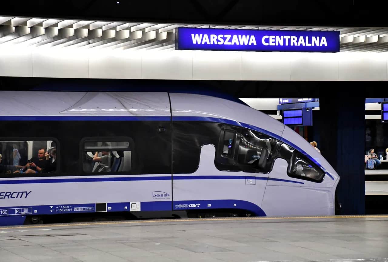 Z jaką prędkością jedzie pociąg TLK? Odkryj prawdziwe czasy przejazdu