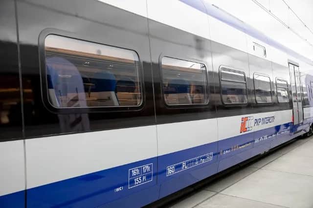 Czy można zwrócić bilet miesięczny PKP? Sprawdź warunki i terminy