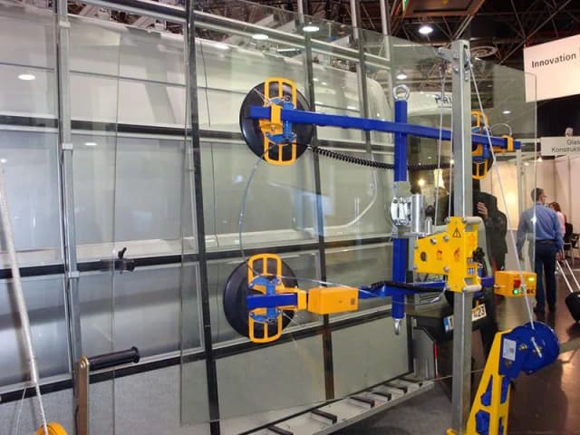 Jak bezpiecznie przewieźć szkło, aby uniknąć uszkodzeń i strat