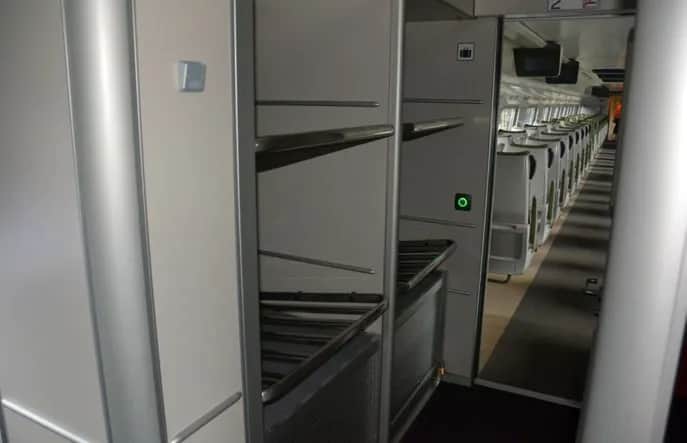 Gdzie bagaż w pociągu intercity? Sprawdź zasady i miejsca przechowywania