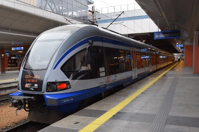 Komu przysługuje bilet dla seniora PKP? Sprawdź wymagania i zniżki