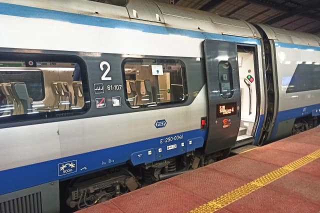 Z jakim wyprzedzeniem można kupić bilety PKP? Sprawdź terminy!